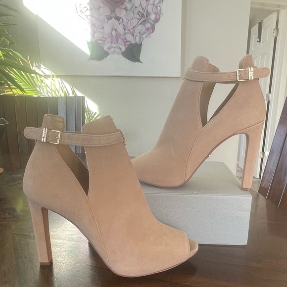 NEW Michael Kors Lawson Tan Suede Ankle Boot Size 10 - Picture 5 of 11